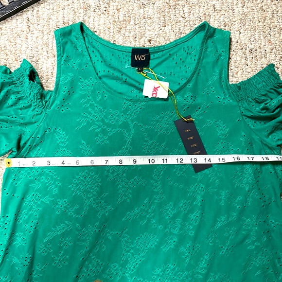 NWT W5 Beautiful Emerald Green Cold Shoulder short sleeve blouse. - Picture 12 of 12